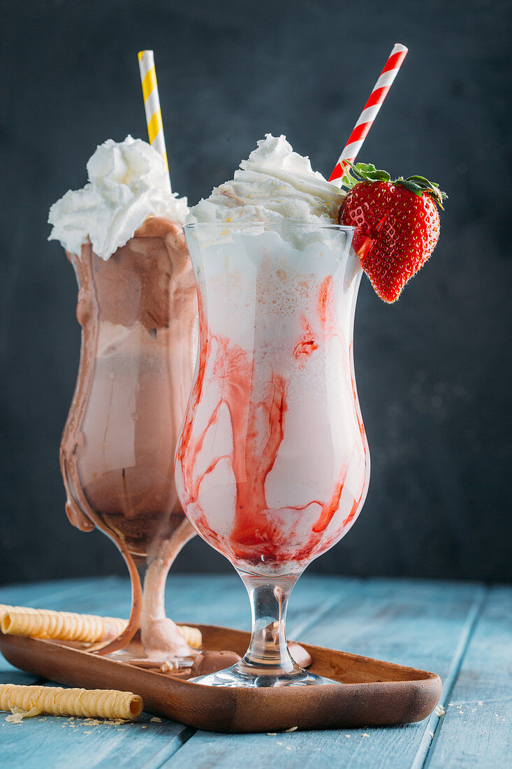 Strawbeeries and chocolate smoothies