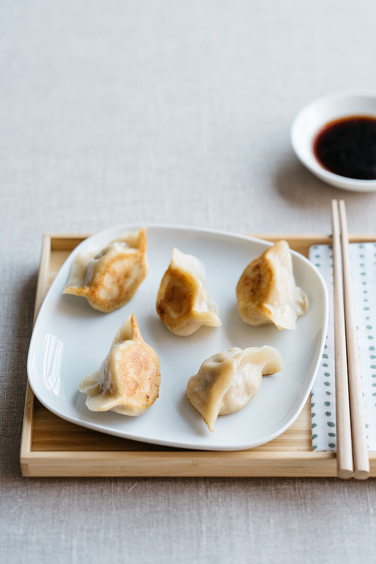 Jiaozi Shuijiao (Nudeltäschchen mit Schweinefleisch und Ingwer, China)