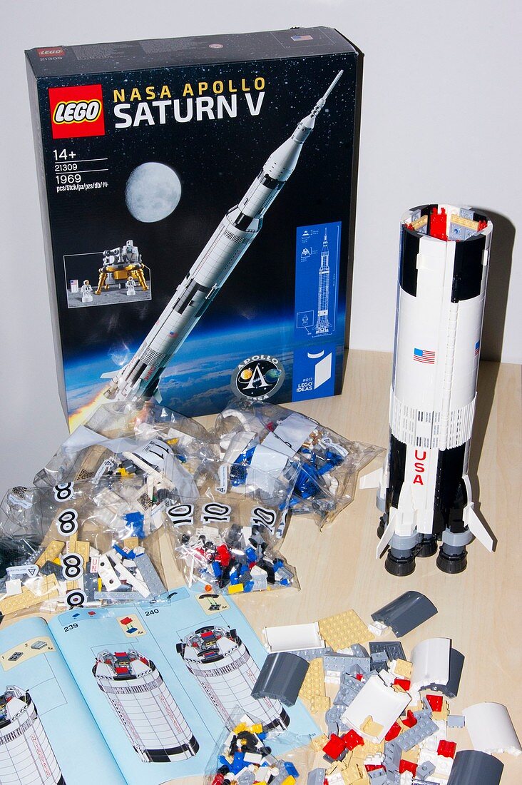 Lego Saturn V kit