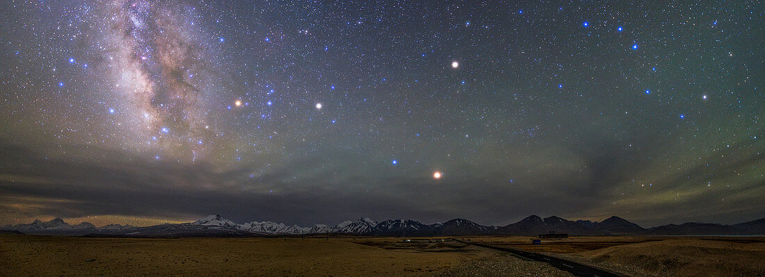 Milky Way and stars over Tibet