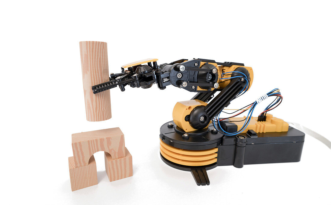 Robotic arm using building blocks