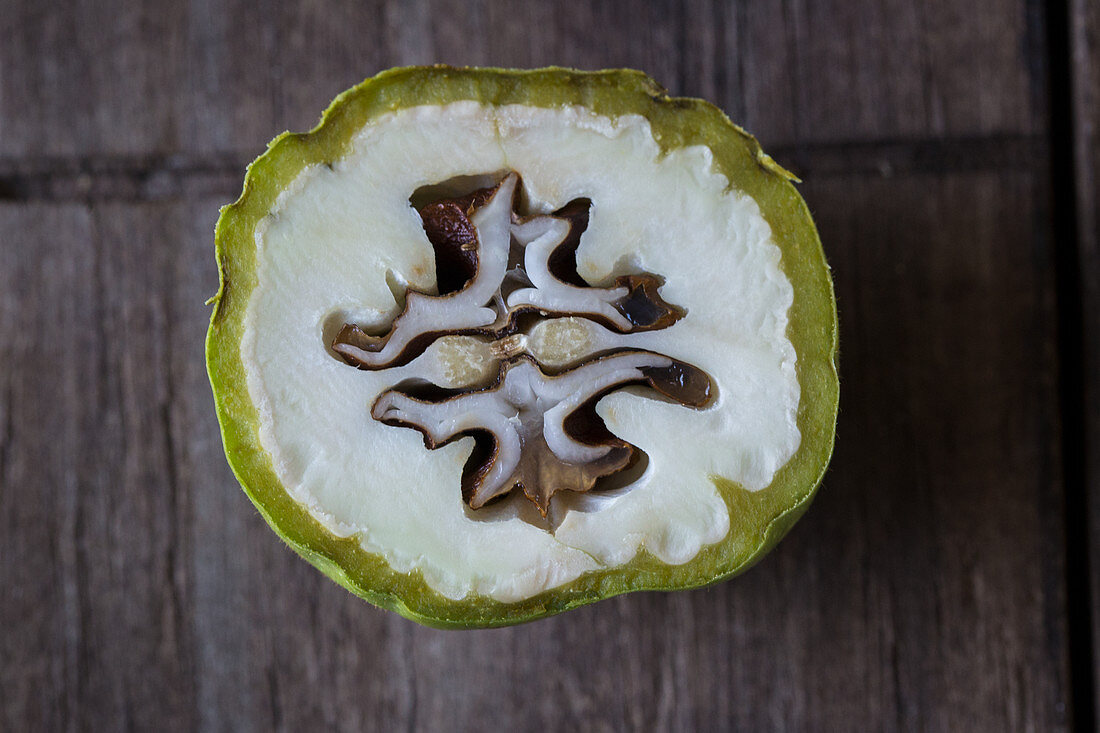 A cross-section of a green walnut (seen from above)