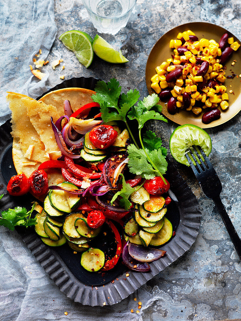 Tacos mit Gemüse, Mais und Bohnen
