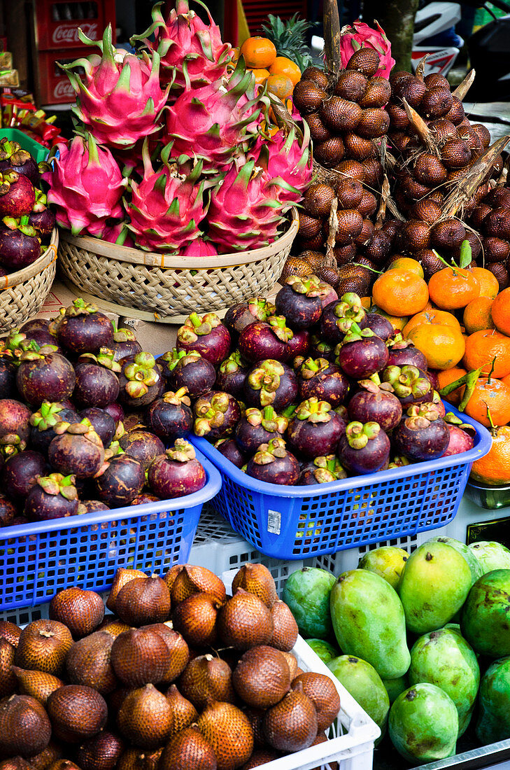 Obststand auf einem Markt in Bali, Indonesien