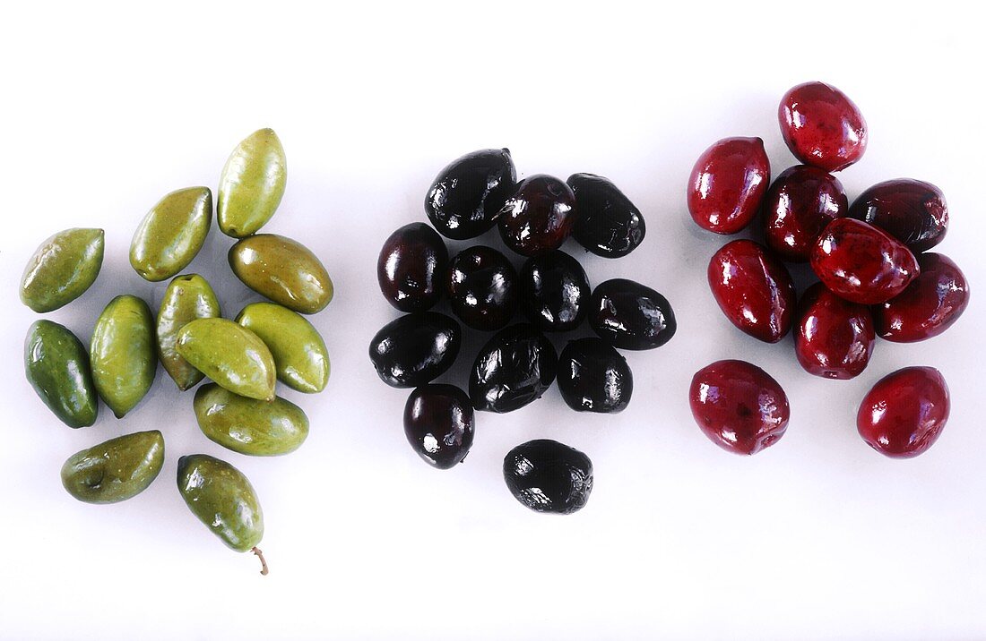 Grüne, schwarze & rote Oliven