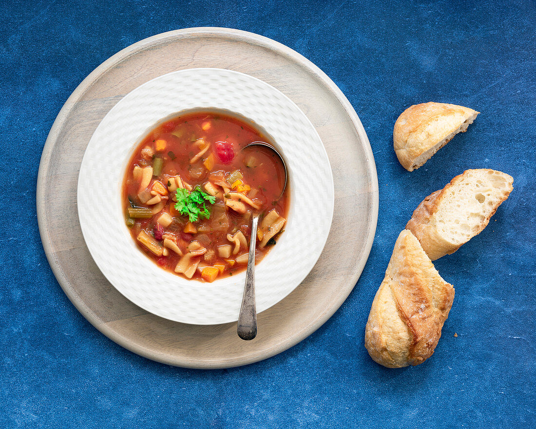 Minestrone soup with pieces of crusty bread