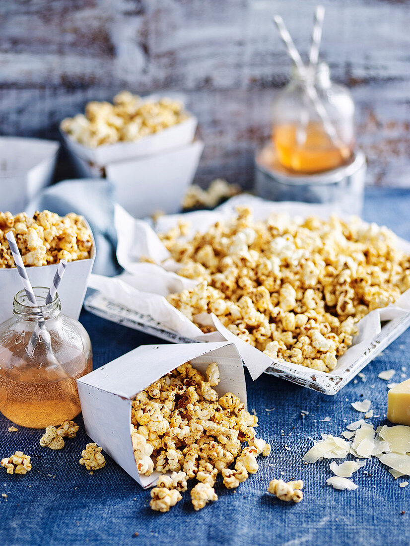 Würziges Cajun-Popcorn mit Käse