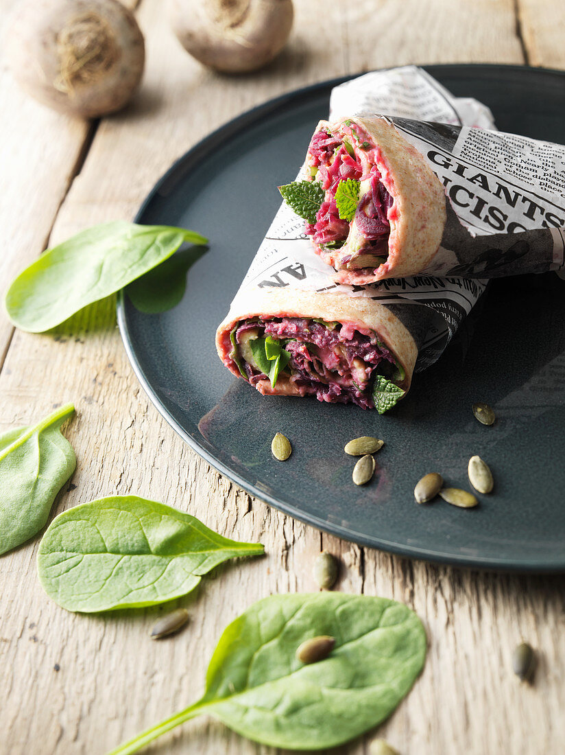 Rote-Bete-Wraps mit Spinat