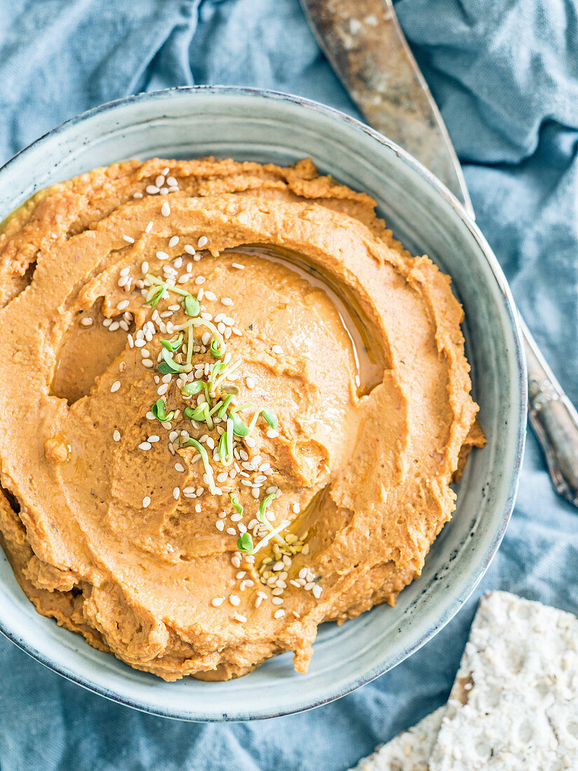 Chestnut hummus, seved with bean sprouts and sesame seeds