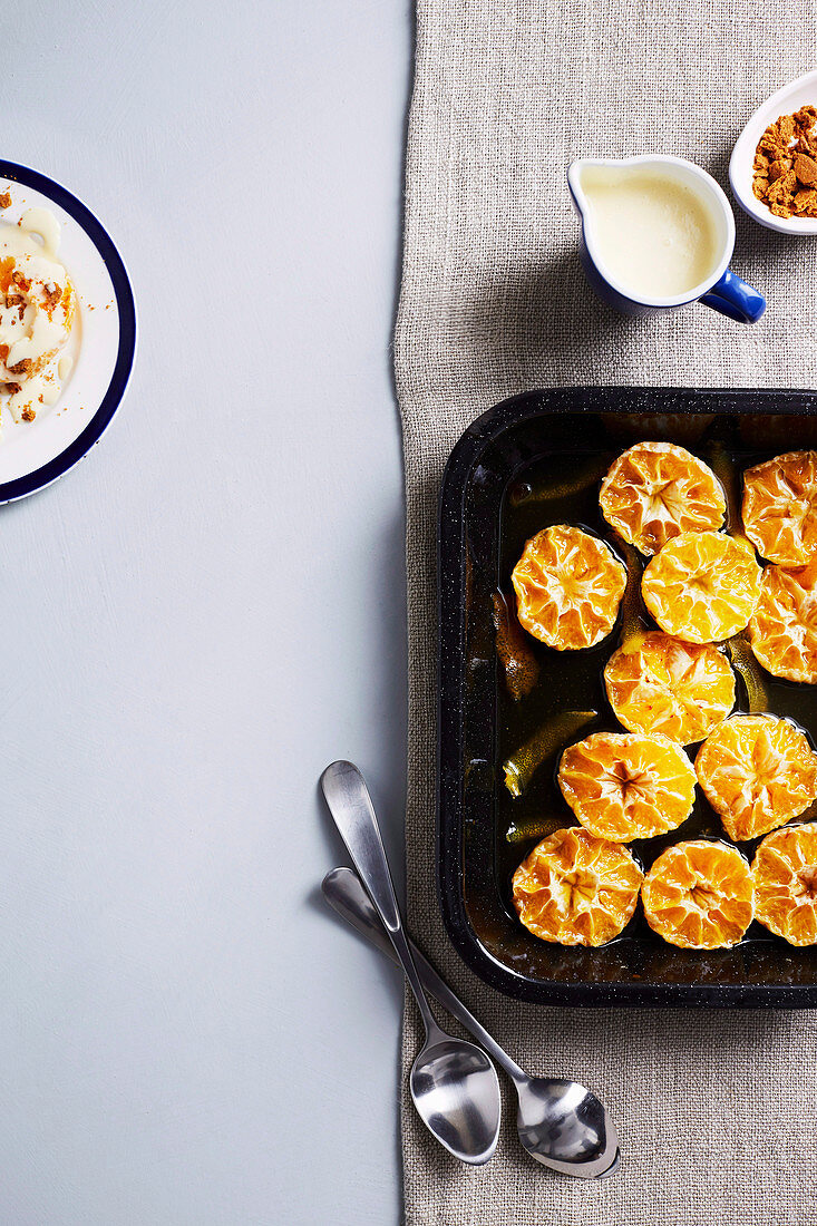 Mandarinen aus dem Ofen mit Ingwer-Sahne