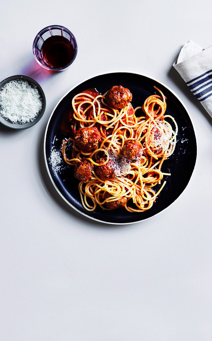 Spaghetti mit Fleischbällchen