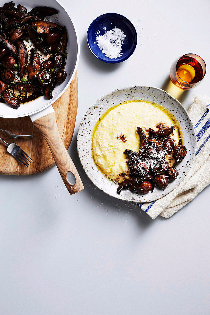 Polenta mit Rotwein-Pilzen