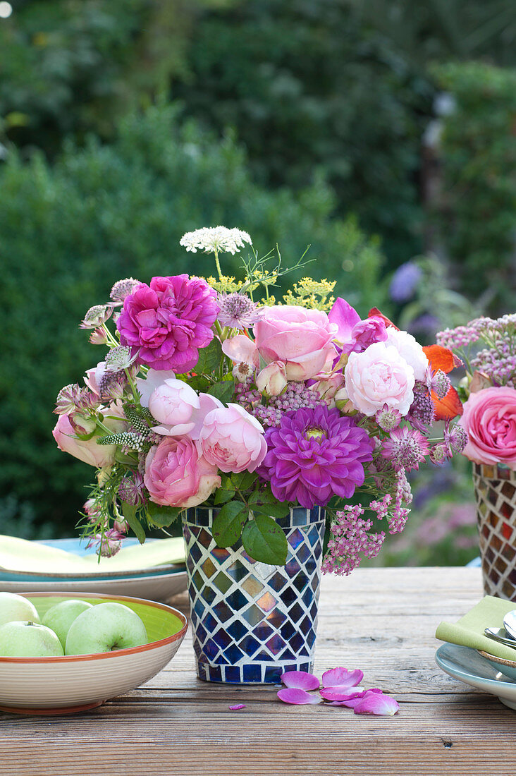 Tone-on-tone bouquet of roses, dahlias, umbel and yarrow