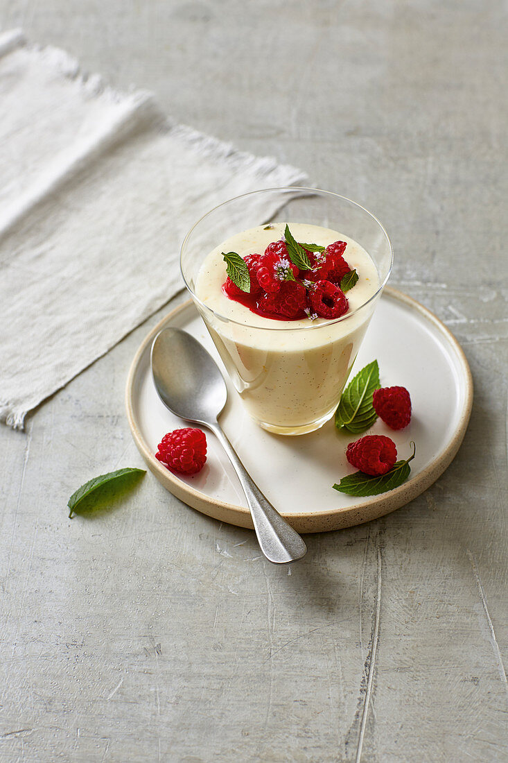 Bavarian cream with marinated raspberries