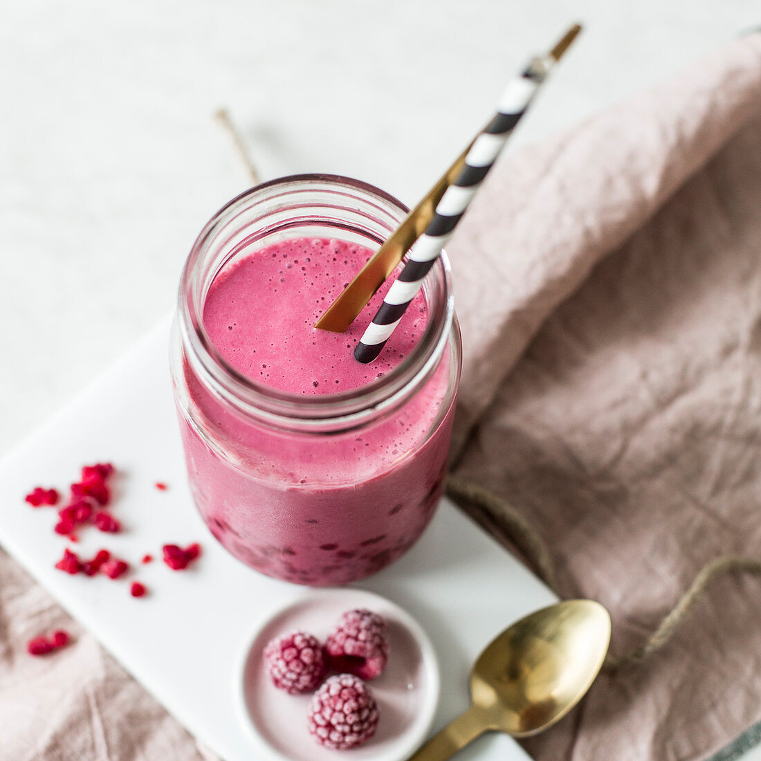 A raspberry and beetroot smoothie in a screw-top jar
