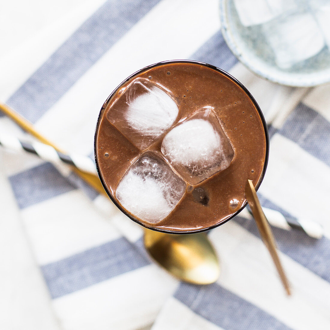 Coffee Smoothie mit Eiswürfeln