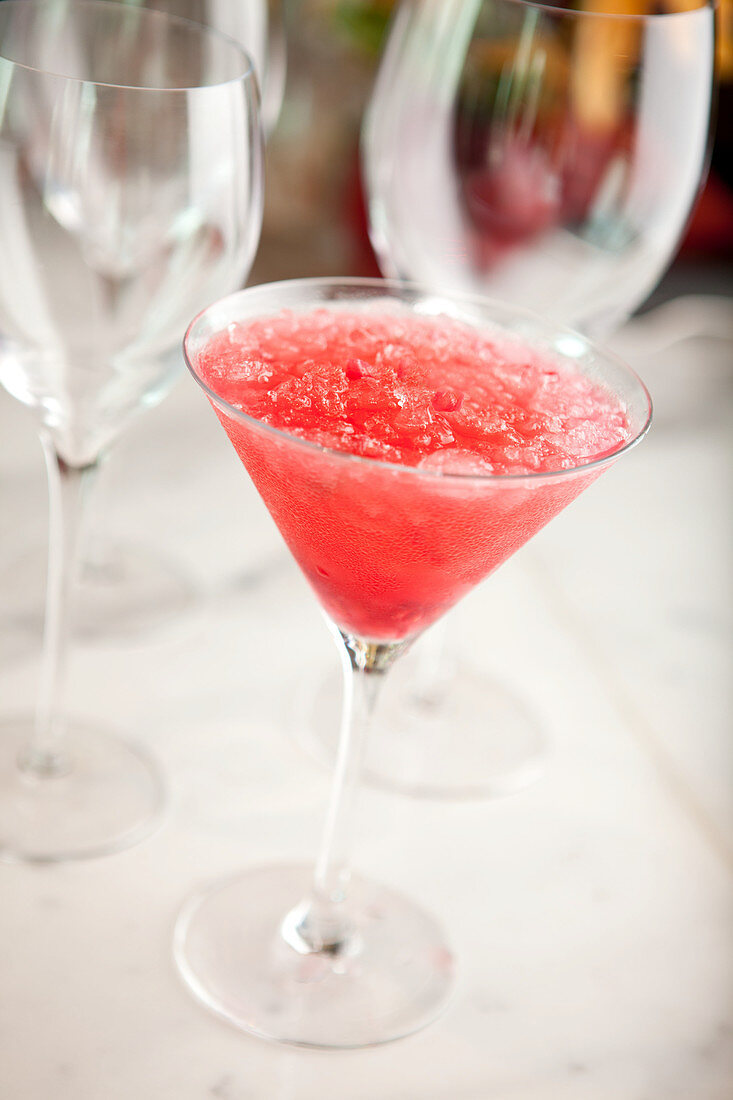 Erdbeer-Mocktail mit Crushed Ice