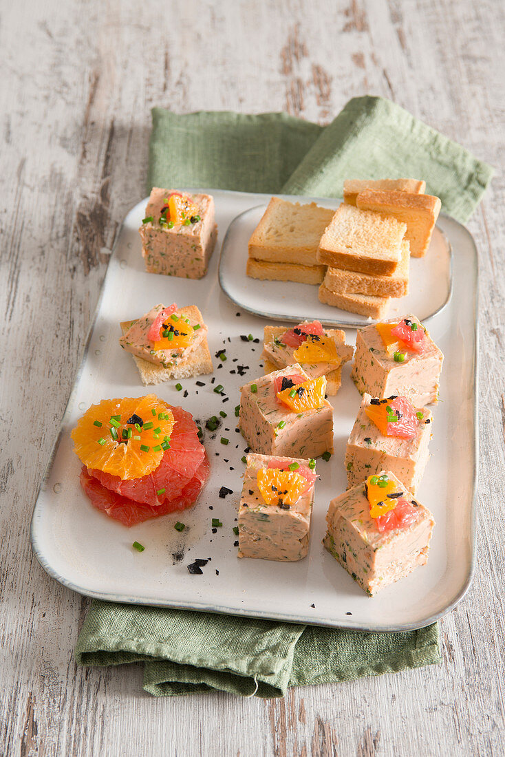 Räucherforellenpate mit Zitrusfrüchten (Italien)