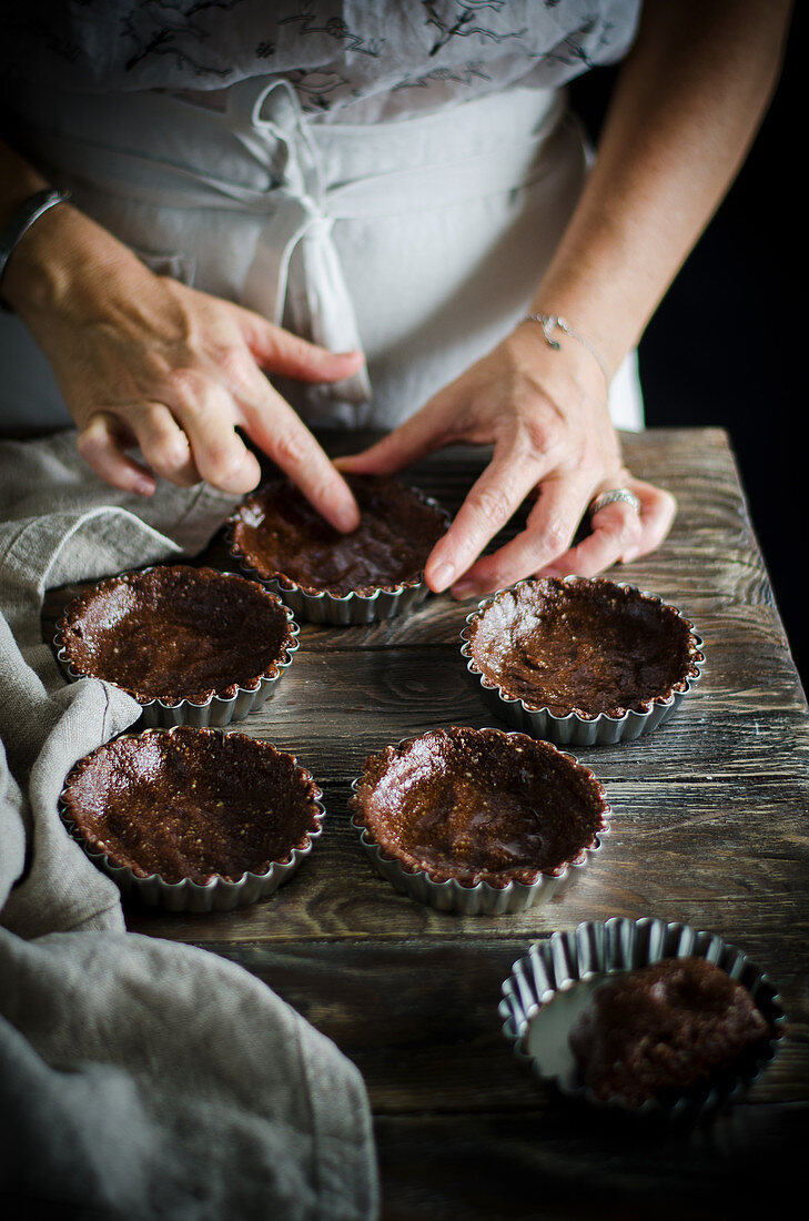 Making the cases for raw chococlate tarts