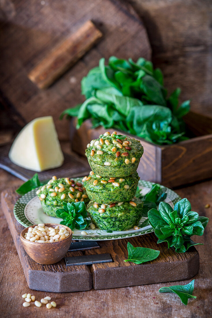 Spinatmuffins mit Pinienkernen