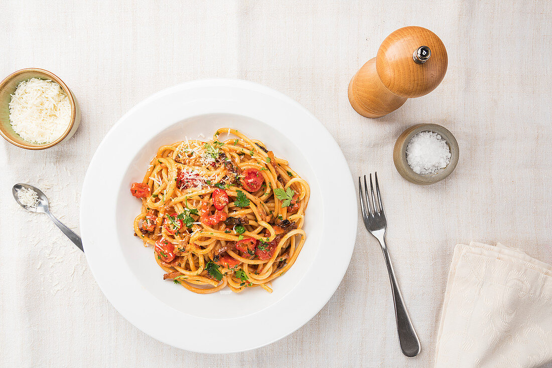 Spaghetti Amatriciana mit Parmesan