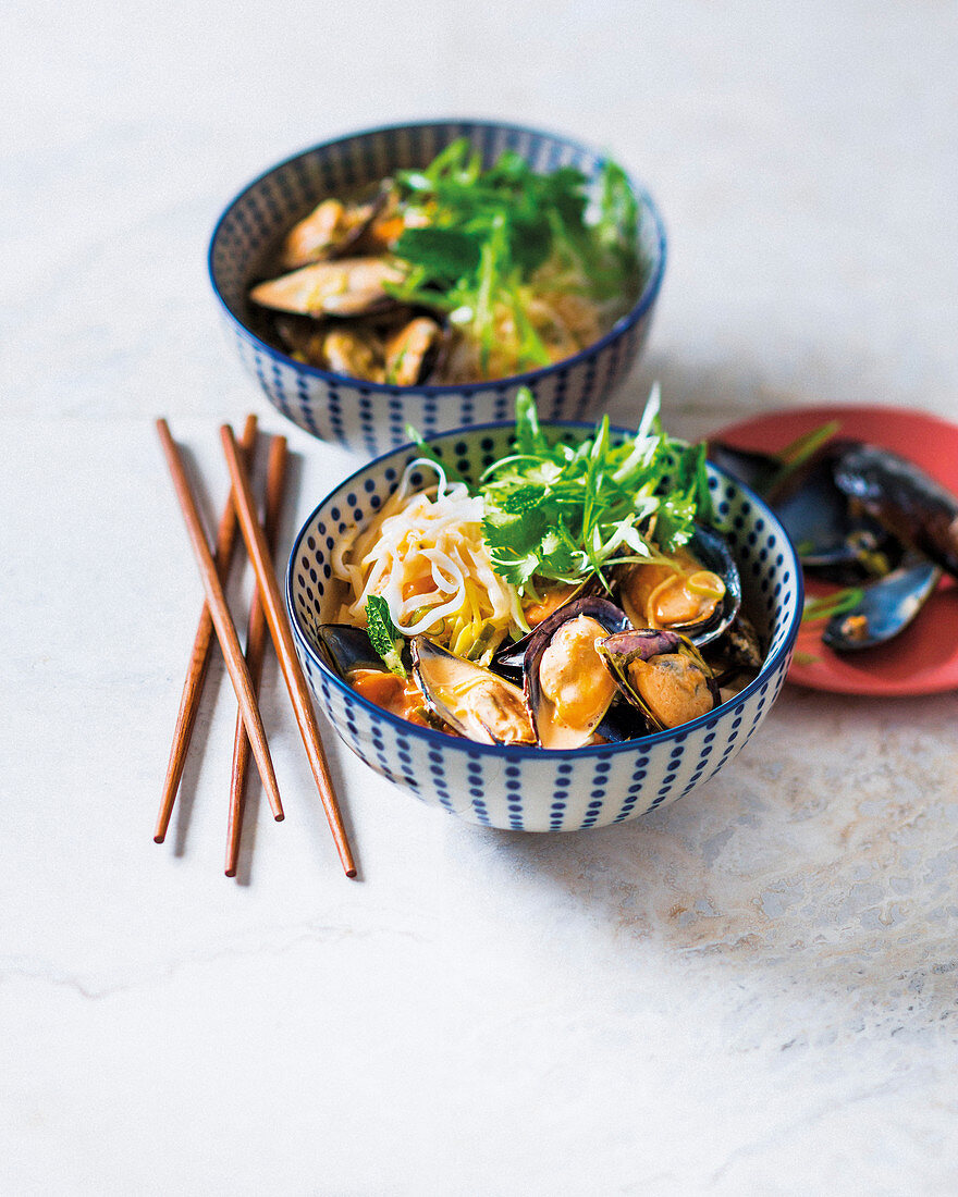 Mussels in coconut and sriracha sauce with rice noodles