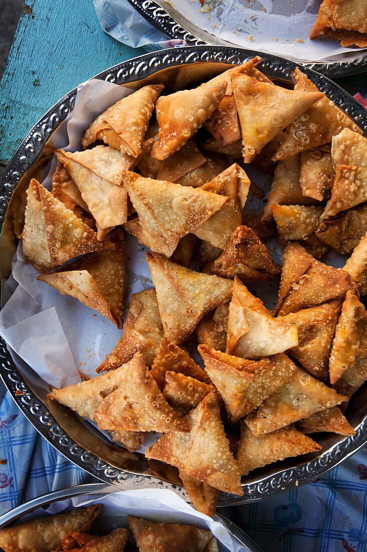 Samosas auf einem Strassenmarkt