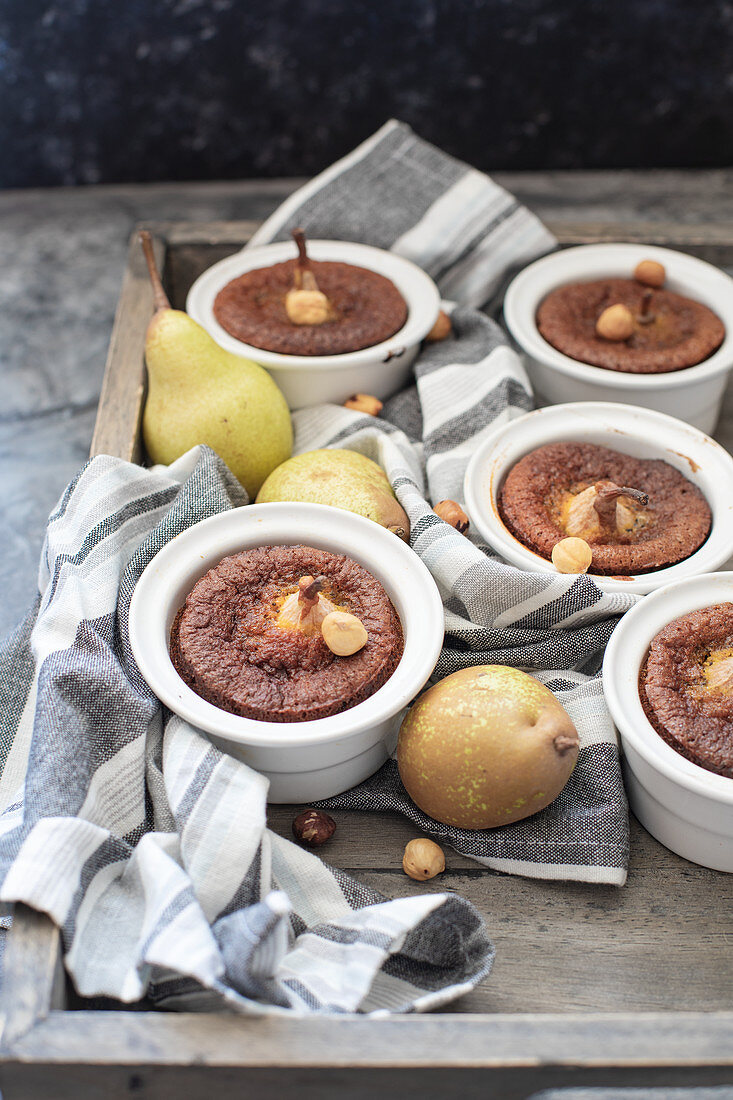 Kürbis-Haselnuss-Friands mit Birne