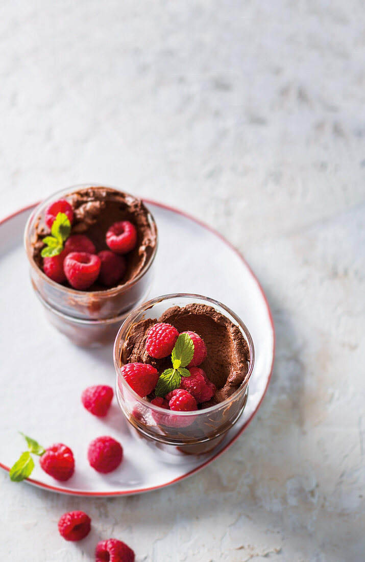 Two-ingredient mousse (chocolate and raspberry)