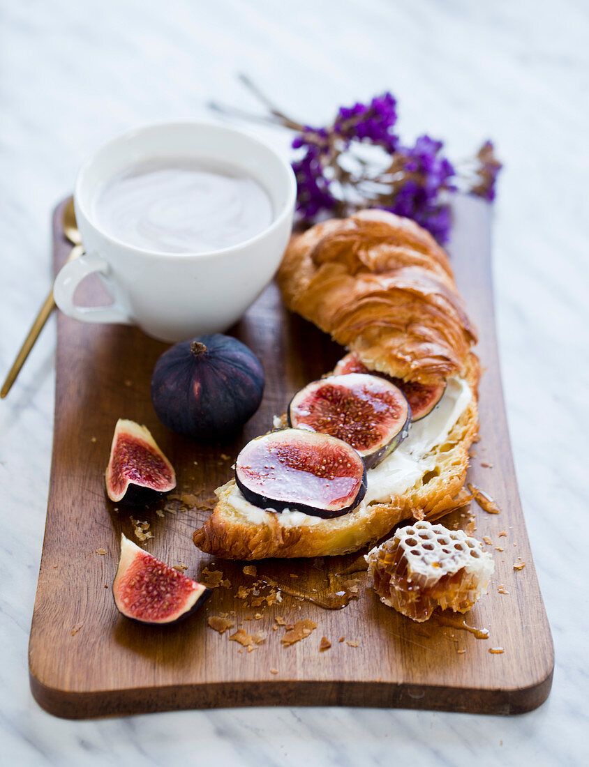 Croissant with fig and honey