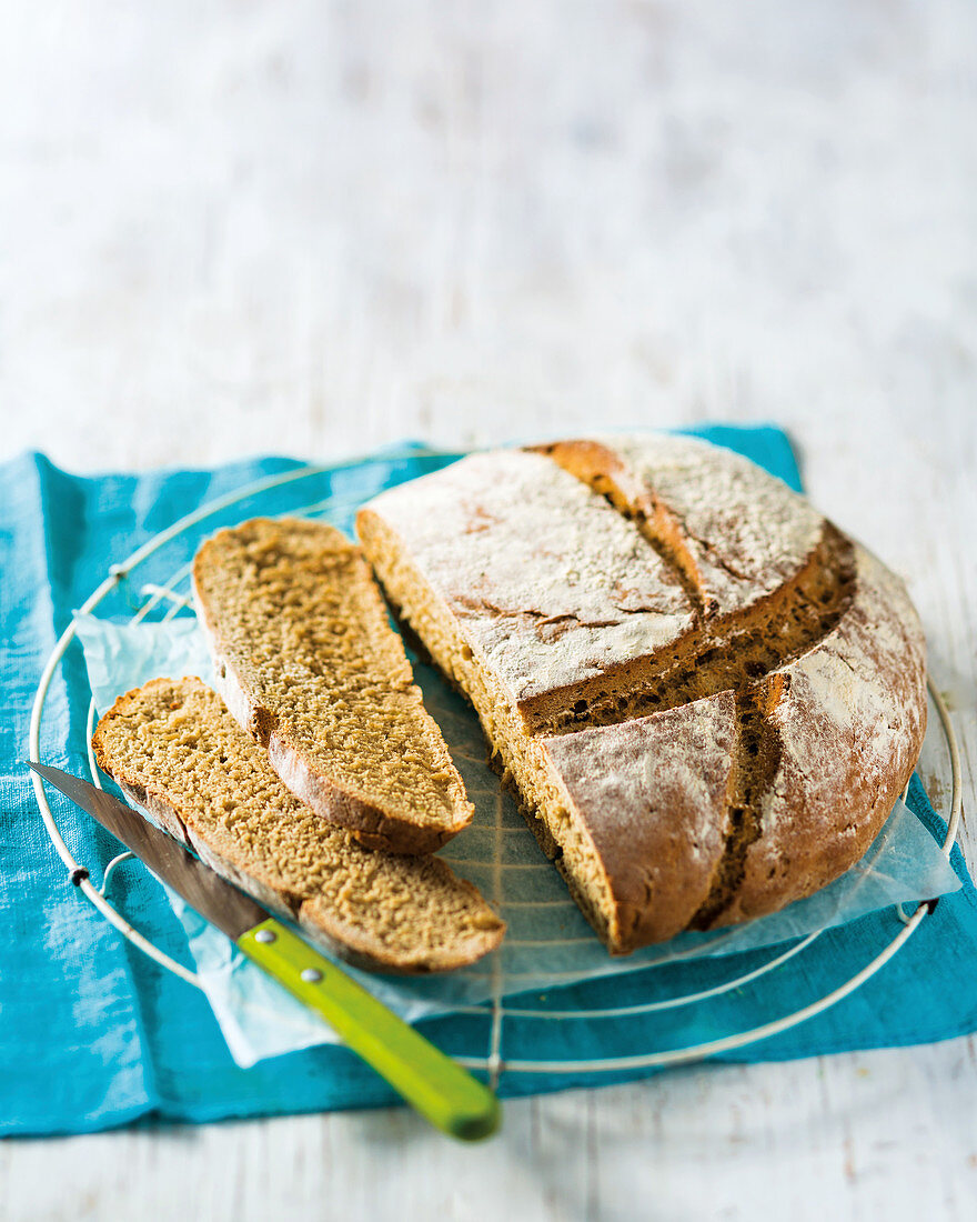 Süßkartoffel-Roggenbrot, angeschnitten