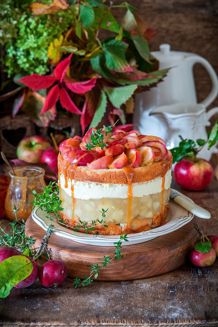 Apple cake with apple jelly, cream cheese ans salted caramel