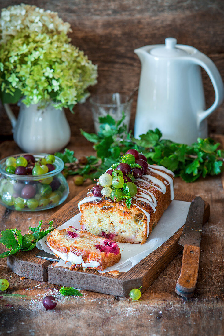 Stachelbeerkuchen, angeschnitten