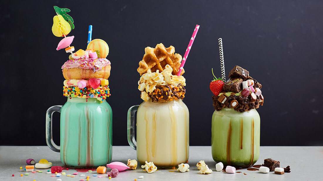 Drei verschiedene Freak Shakes mit Sauce