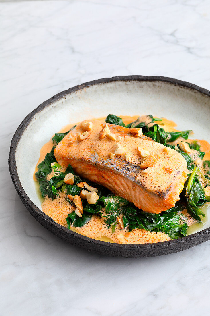 Salmon with ras el hanout foam and spinach (low carb)
