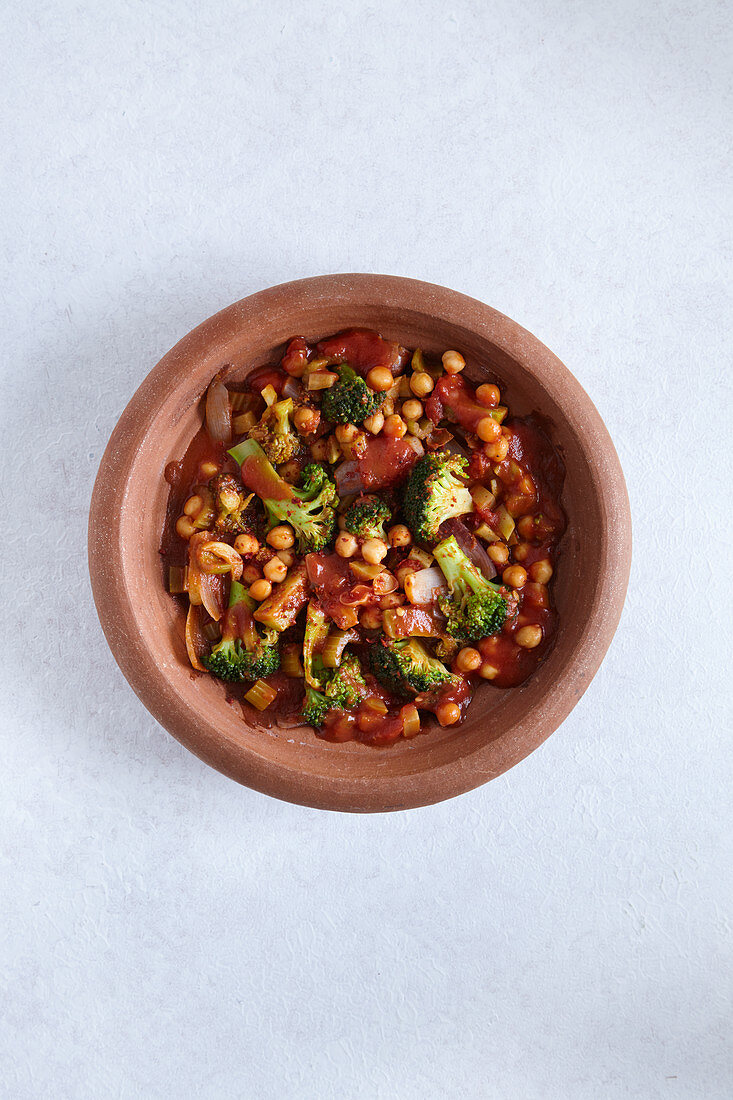 Vegetarian tagine with chickpeas and broccoli