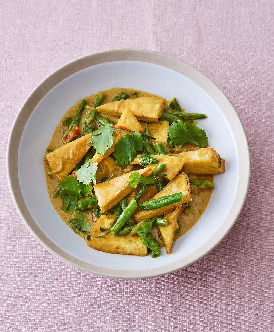 Yellow curry with tofu and green beans
