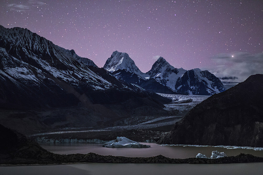 Laigu Glacier at night