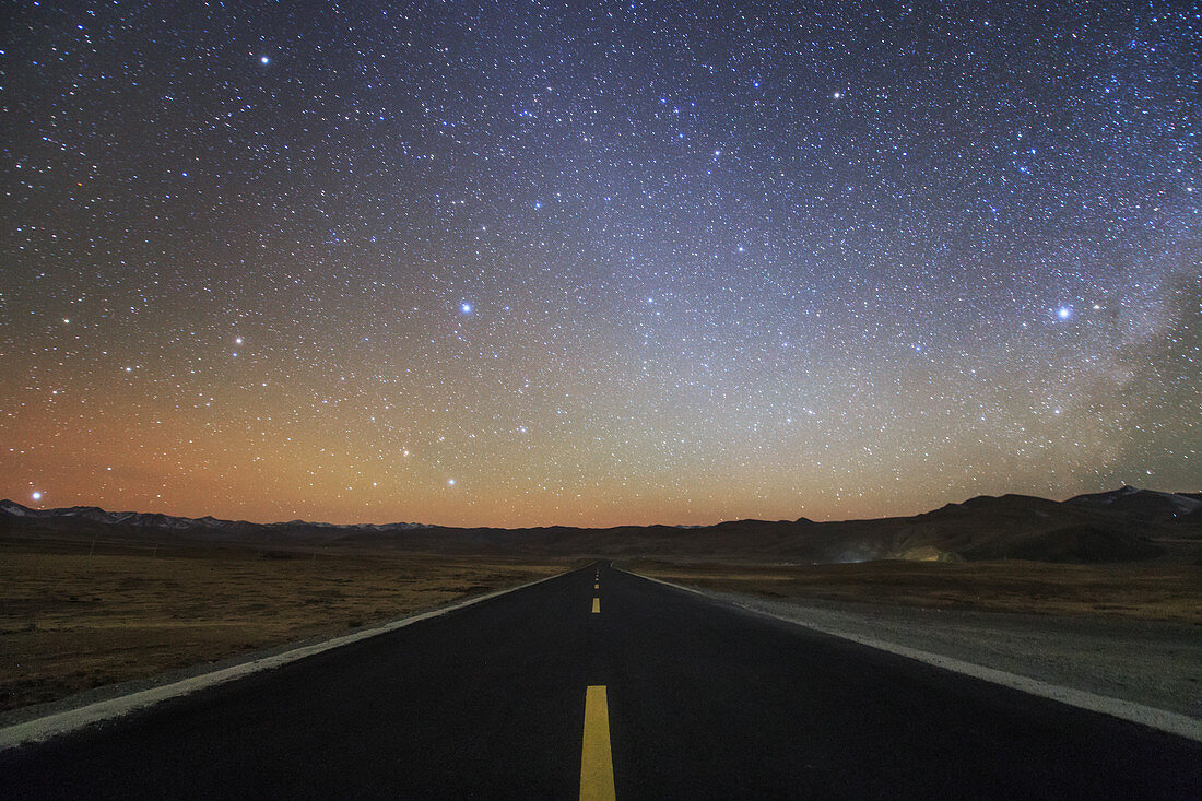 Road to the stars in Tibet