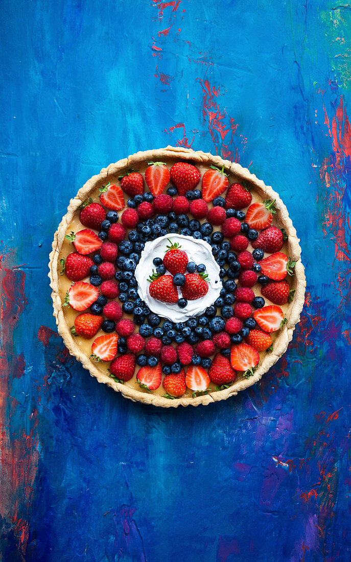 Vegan berry pudding tart