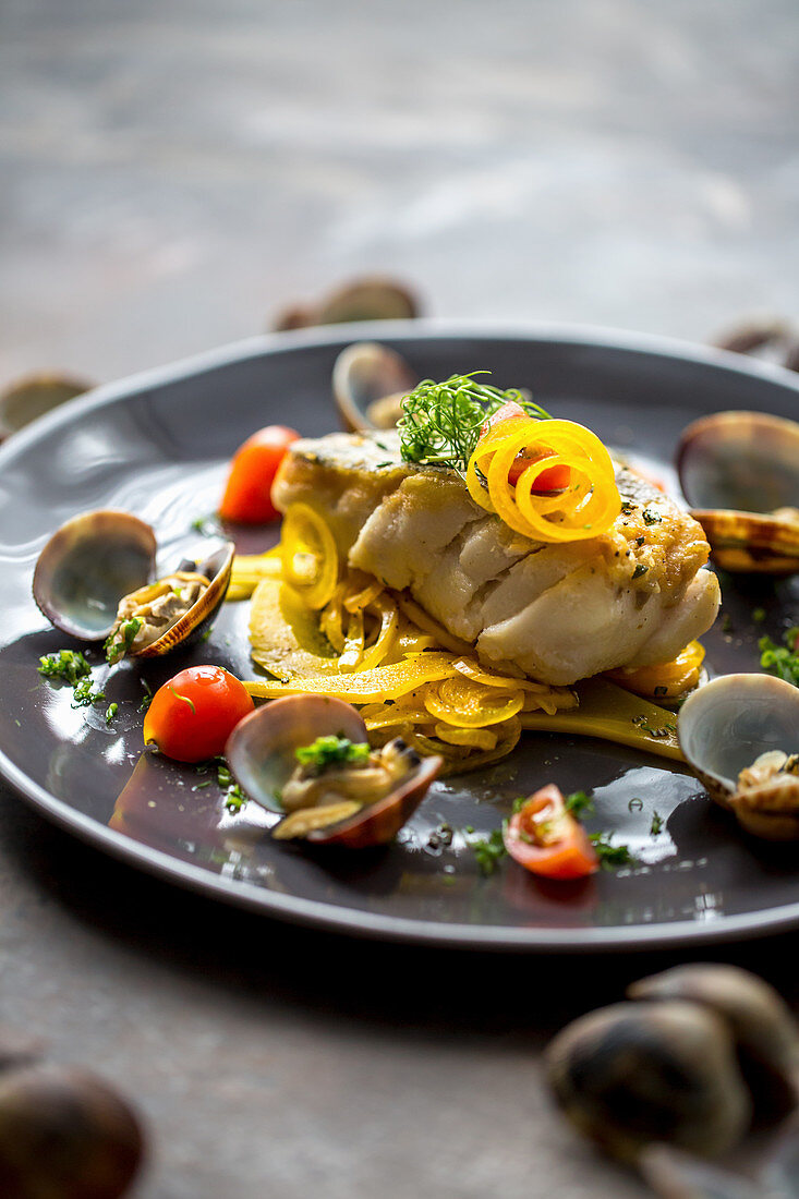 Kabeljau mit Clams und Fenchel