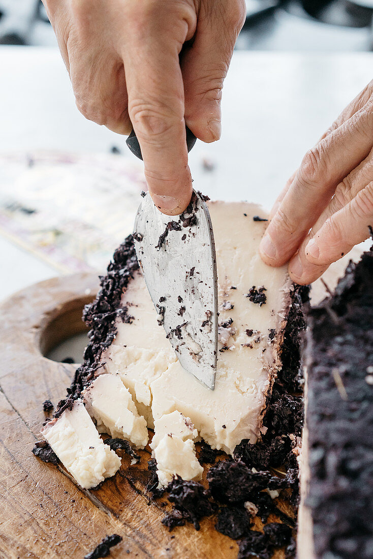 Occelli al barolo (Mit Barolo verfeinerter Käse von Beppino Occelli, Italien)