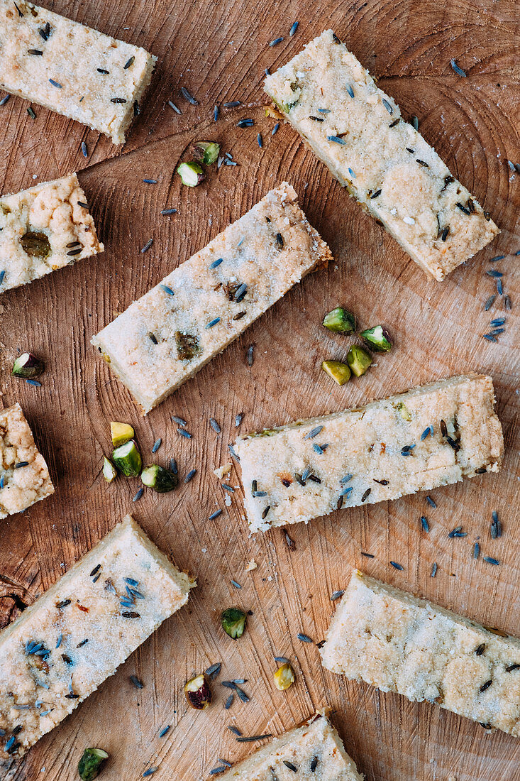 Shortbread mit Pistazien, Zitrone und Lavendel