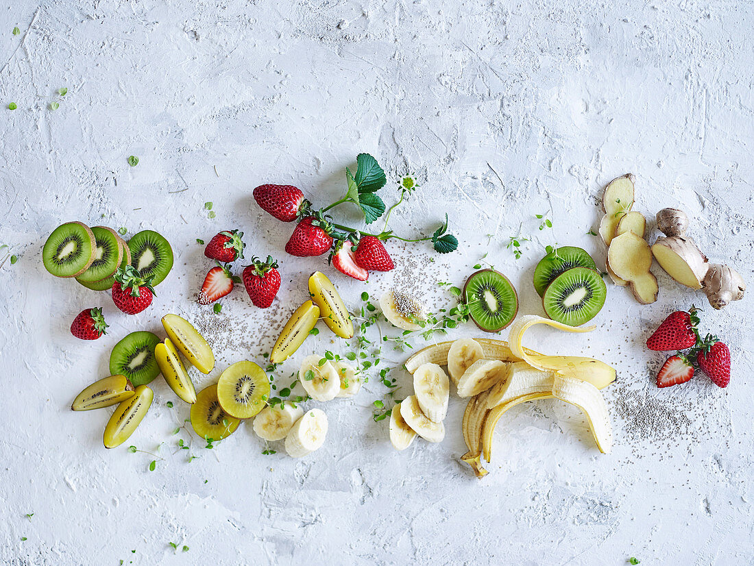 Powerfood für Smoothies - Kiwi, Erdbeeren, Banane und Ingwer