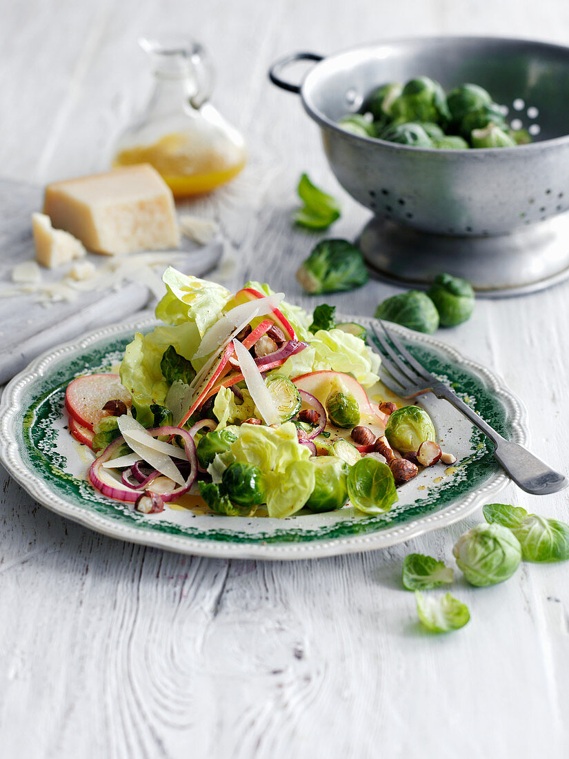 Brussel sprout salad with apples and onions