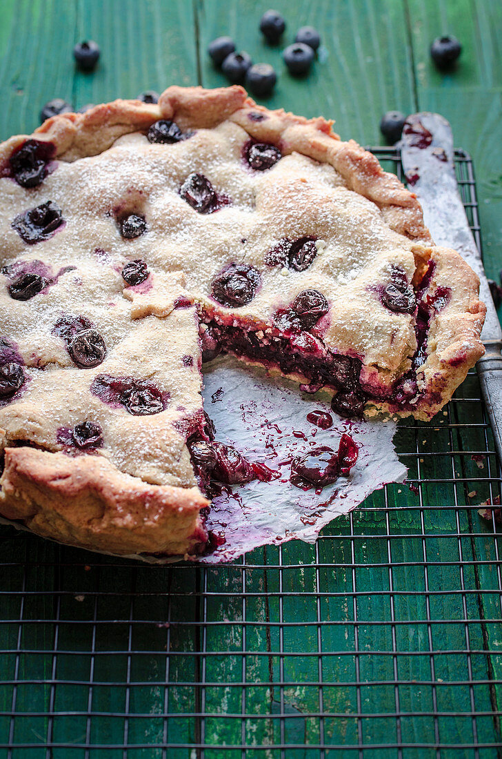 Apple blueberry pie