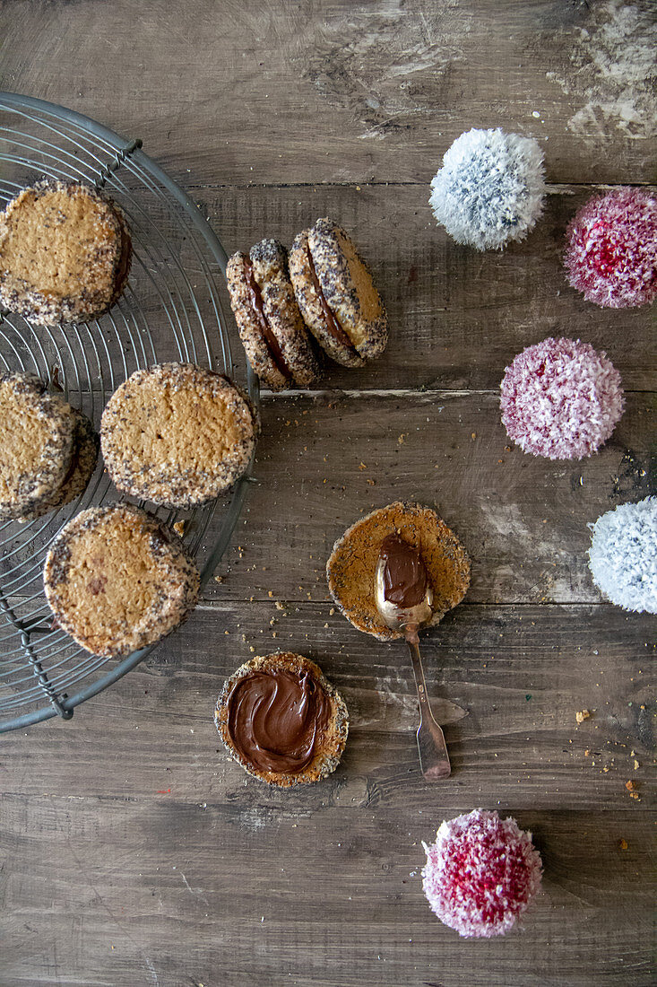 Buckwheat and poppy seed cookies with chocolate cream