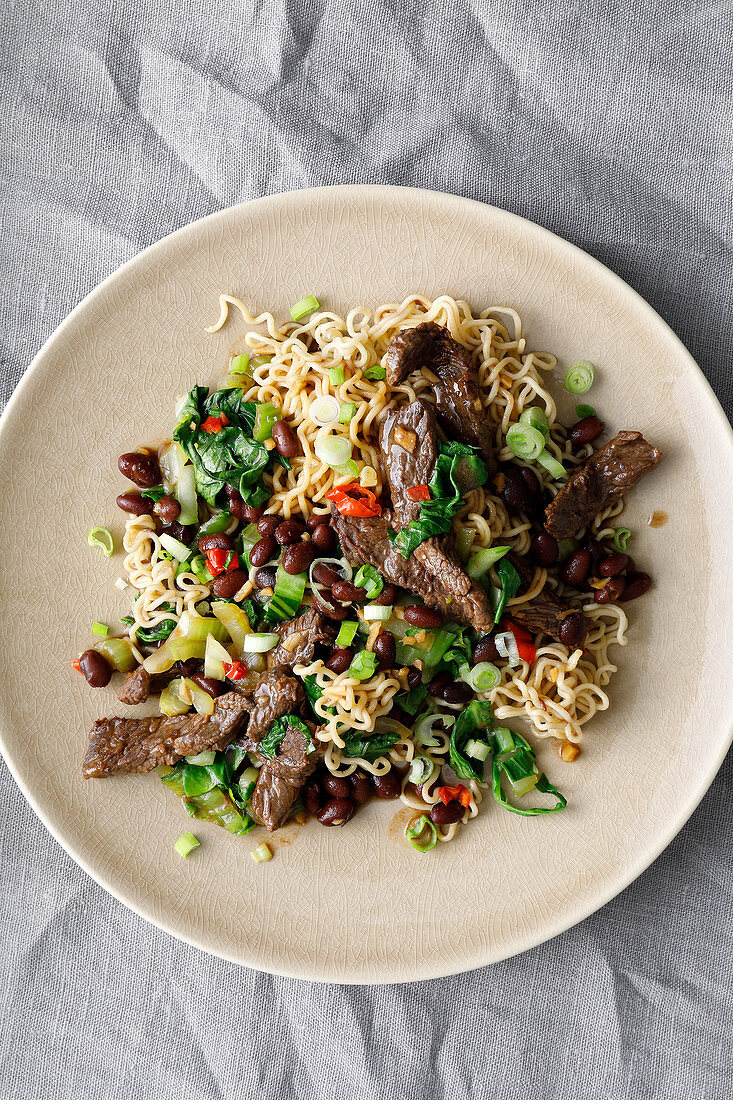Spicy beef with black beans and mie noodles