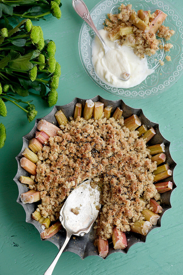 Rhubarb pie with cardamom and pickled ginger
