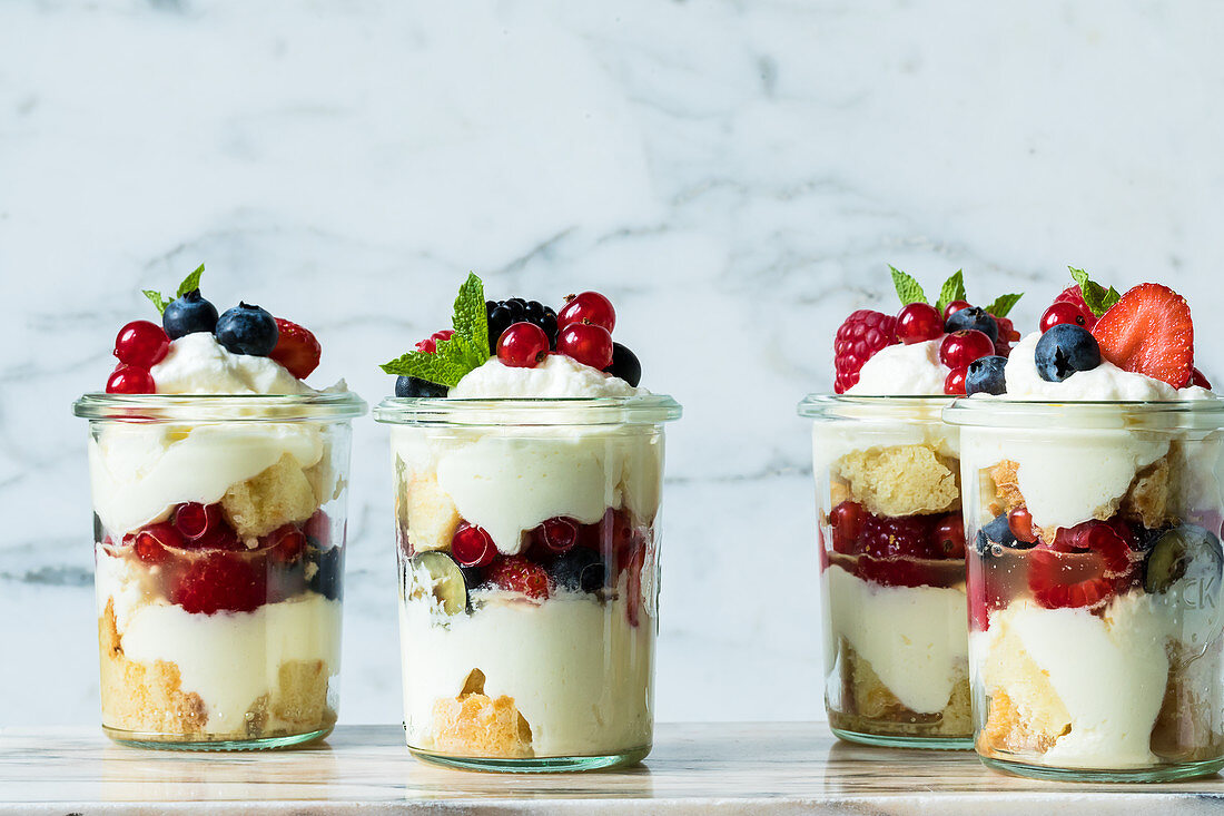 Beeren-Trifle mit Sherry